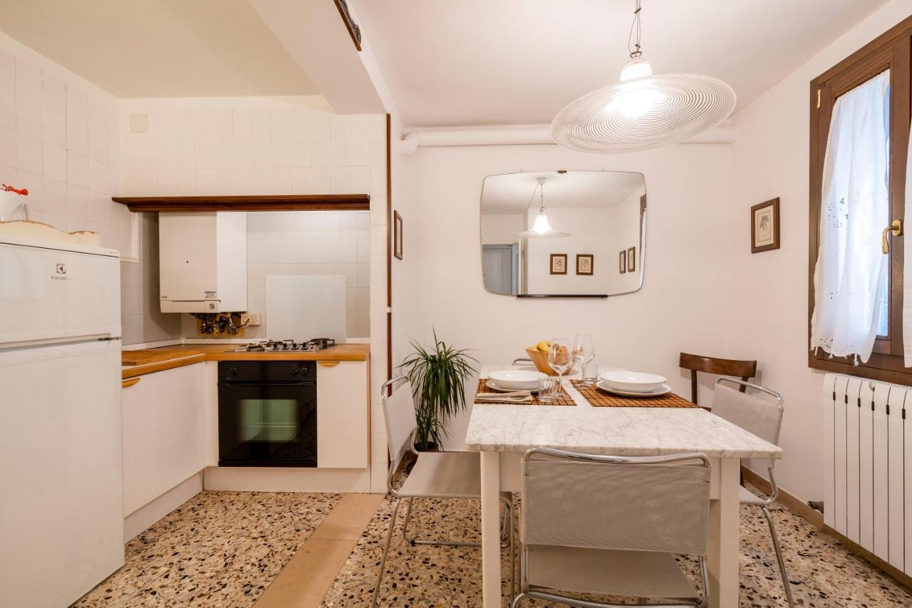 Appartamento Ai Miracoli Venesia Bagian luar foto
