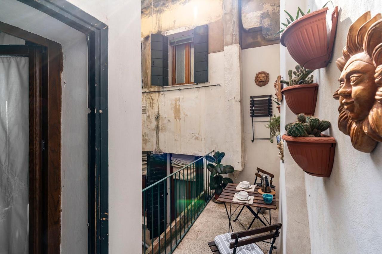 Appartamento Ai Miracoli Venesia Bagian luar foto