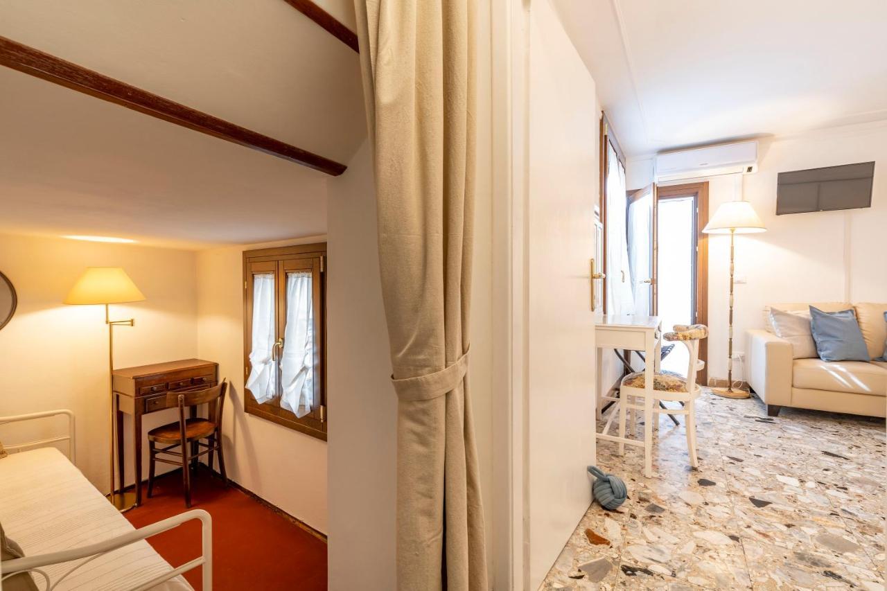 Appartamento Ai Miracoli Venesia Bagian luar foto