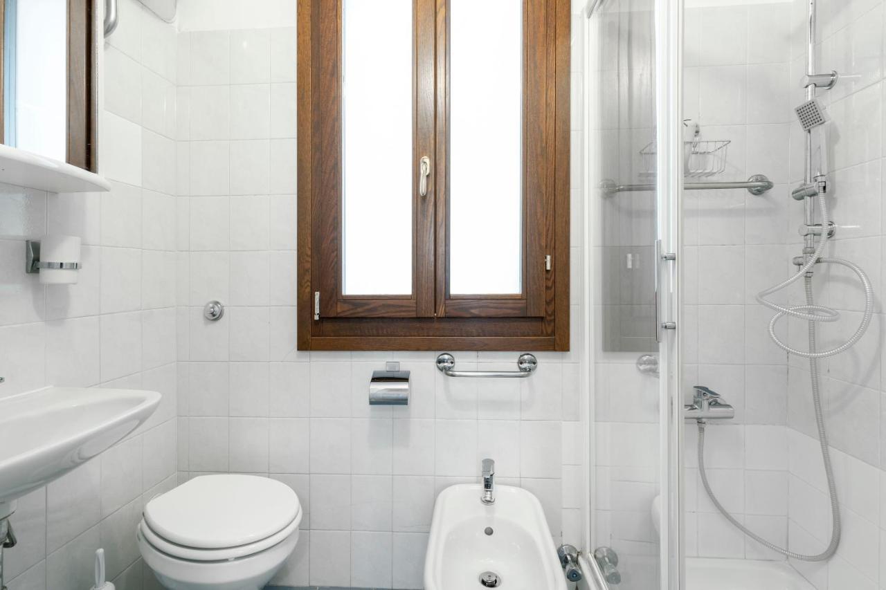 Appartamento Ai Miracoli Venesia Bagian luar foto
