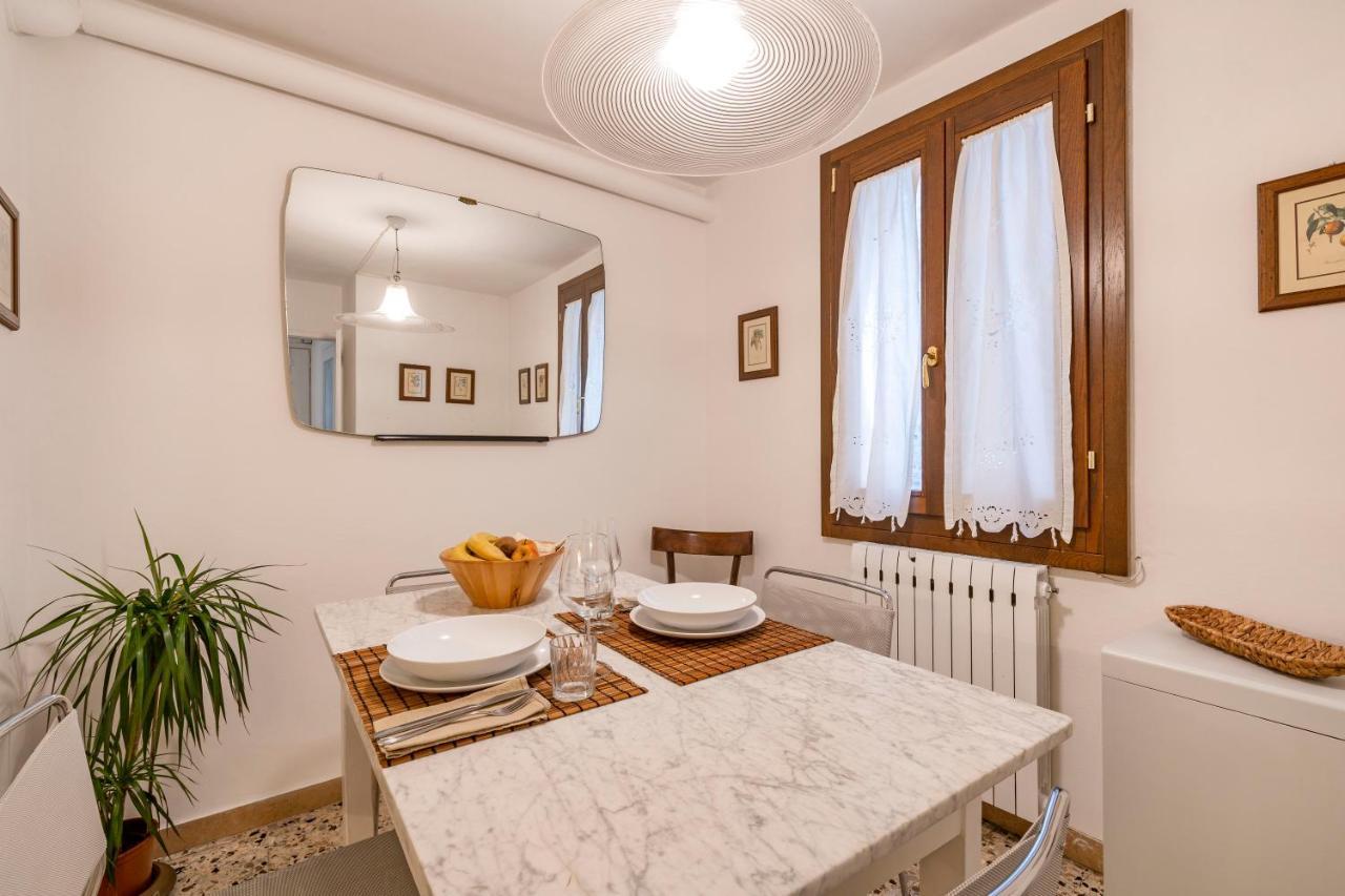 Appartamento Ai Miracoli Venesia Bagian luar foto
