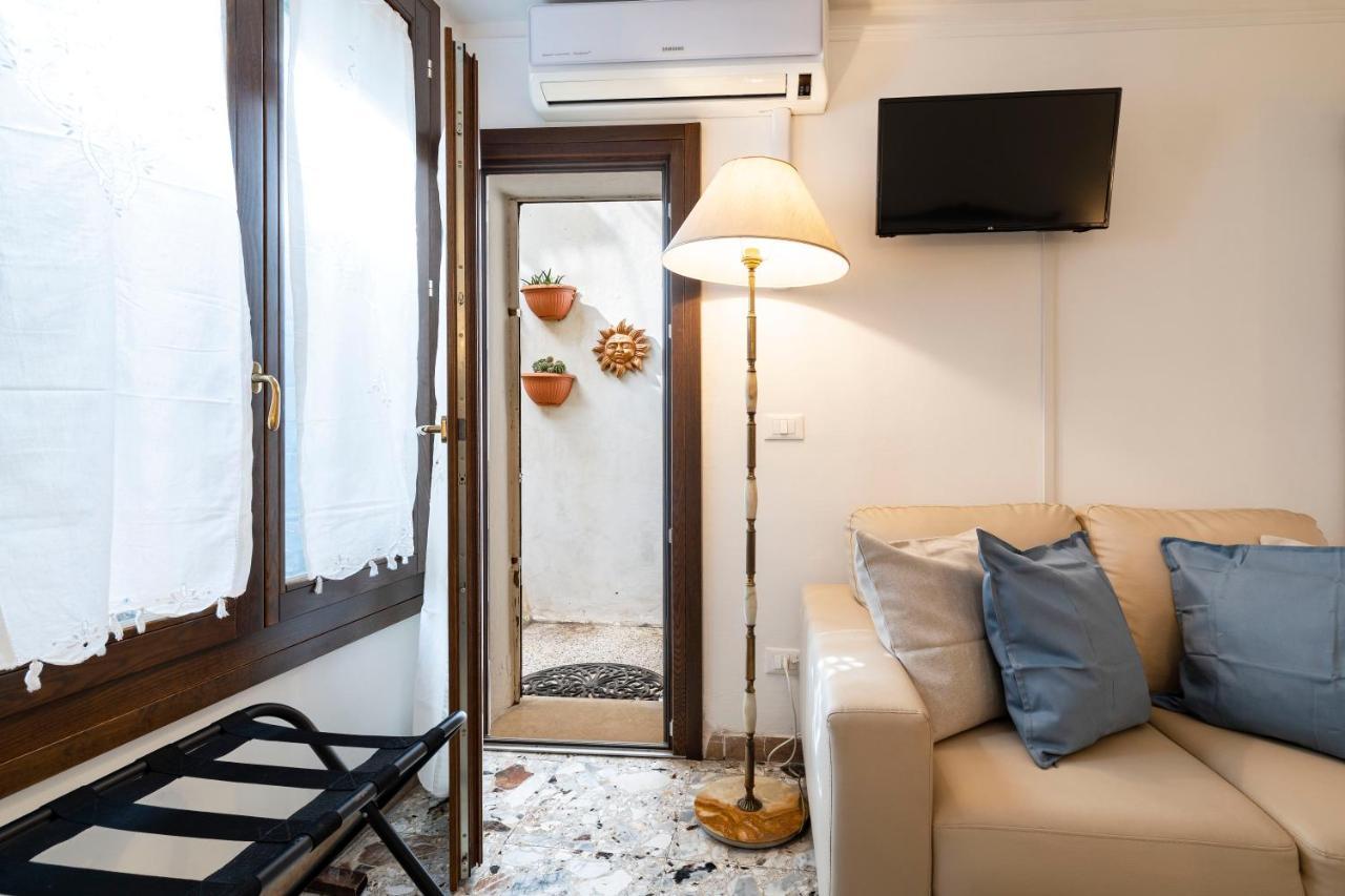Appartamento Ai Miracoli Venesia Bagian luar foto