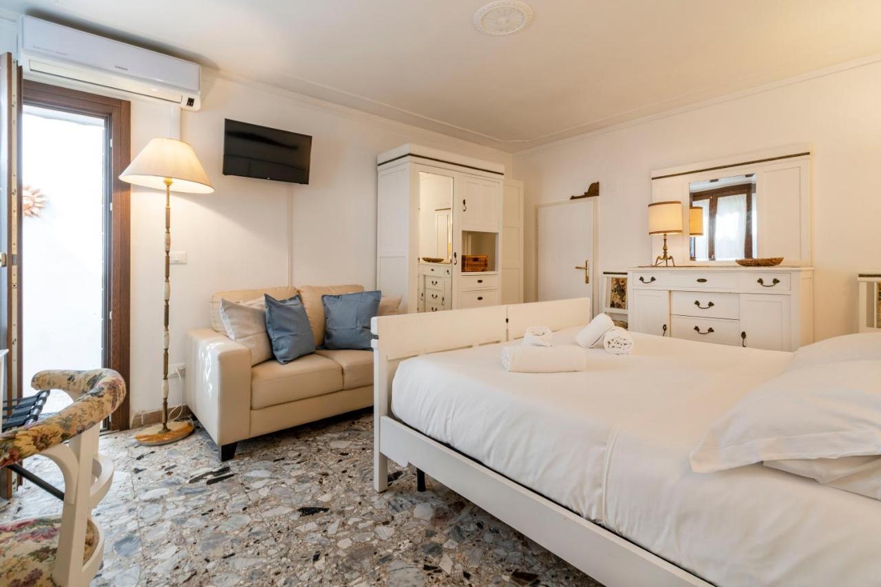 Appartamento Ai Miracoli Venesia Bagian luar foto